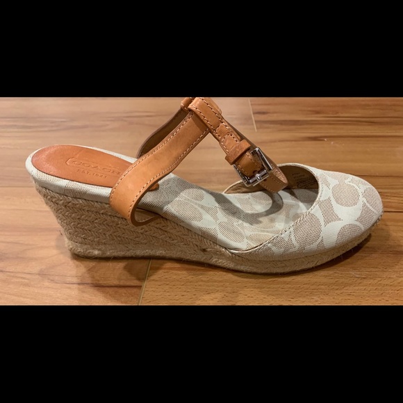 (AUTHENTIC!) COACH round-toed summer wedges. - Picture 2 of 7